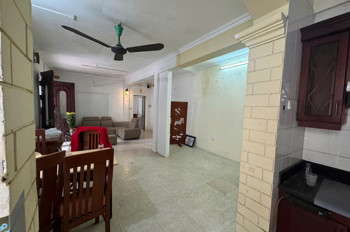 Bán nhà khu tập thể Bưu Điện Hoàng Cầu, Tầng 1, diện tích 30m², sổ đỏ chính chủ