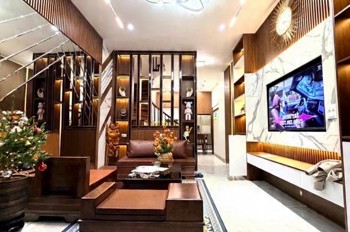 hồ tùng mậu 40m x5 tầng 10,8 tỷ.gần phố,gần ô tô,full nội thất đẹp