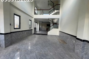 Bán Nhà Đường Quốc Lộ 13 Ngay Vạn Phúc 63m2 5 Tầng Đúc BTCT Ô Tô Vào Nhà Chỉ 8,2 Tỷ