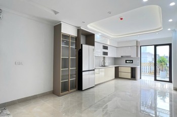 Ô tô Phân lô Nhà đẹp Trần Quốc Hoàn 40/45m 7T Thang máy, hơn 21 tỷ trung tâm Cầu Giấy