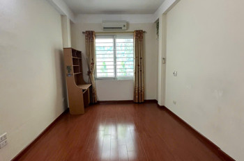 Cần bán nhà vị trí đẹp phố Hồng Tiến, quận Long Biên. Khu vực trung tâm, dân trí cao, tiện ích đầy