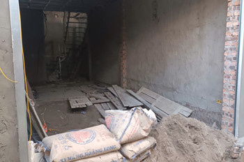 Chính chủ bán nhà 2 tầng 36m phố Bùi Huy Bích, ô tô đỗ cửa, ngay đường lớn