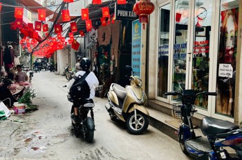 Bán Nhà Văn Hương 45m2.  4 tầng. mặt tiền 3.3m. giá 12 tỷ Đống Đa Hà Nội