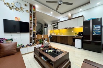 Hơn 7 tỷ nhà 35m x 5T ngõ 193 Bồ Đề, oto đỗ cửa, nhà mới ở luôn