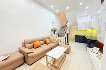 Cần Nhà Lạc Long Quân 32m, 5 tầng, full đồ, nở hậu, 30m ra oto tránh!