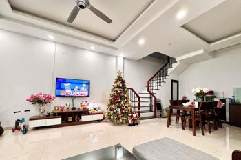 Bán Nhà Dương Văn Bé 42m2. 5 tầng. mặt tiền 5m. giá 9.5 Tỷ Hai Bà Trưng Hà Nội