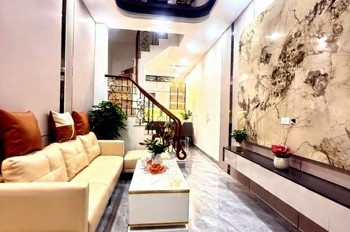 bán nhà ngọc khánh 35m x4 tầng 9,9 tỷ ngõ thông,ba gác tránh,full nội thất