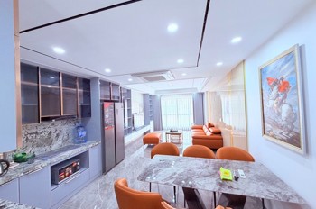 bán nhà mặt ngõ phố Trạm 56m x 7T gara kinh doanh oto thông, ở luôn