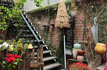 SANG NHƯỢNG QUÁN CÀ PHÊ SÂN VƯỜN – NGÕ ÂU CƠ, TÂY HỒ, HÀ NỘI