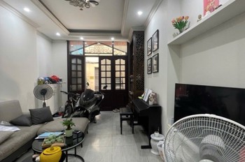 Bán Nhà Đặng Tiến Đông_ba Gác Đỗ Cửa_sát Phố_ở Sướng_32m2_giá Chào 9,8 Tỷ
