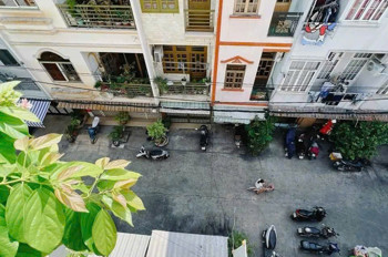 Bán Nhà Mặt Tiền Kinh Doanh Hoàng Diệu Q4 Đúc 4 Tấm Có 5Đ