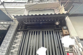 Bán Nhà Sát Mặt Tiền Hoàng Diệu Đối Diện Q14 Tầng Hơn 2 Đ