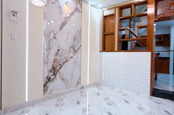 Bán Nhà Sát Mặt Tiền 60 M2 Đúc 3 Tấm Có 3 Đ Trung Tâm Q4