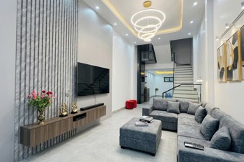 Nhà Đẹp Ở Luôn Phố Lạc Long Quân 58M 5T Giá 15 Tỷ Ngõ Thông- Nội Thất Xịn Xò- Thang Máy Chạy Vù Vù