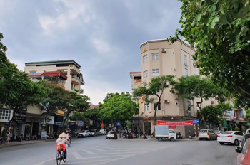 Bán Nhà Phường Bồ Đề Dt 50M 4 Tầng, Ngõ Rộng Ô Tô 7 Chỗ Qua Nhà Chỉ 7.5Tỉ