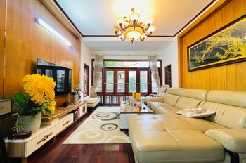 Hiếm Lạc Long Quân - Nhà Đẹp 6 Tầng - Chủ Xây Tâm Huyết Tặng Nội Thất - Ô Tô Tránh - Sổ Chính Chủ 