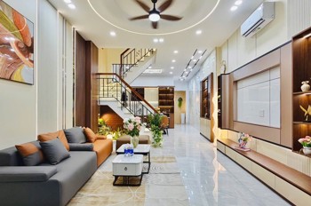 Nhà Đẹp - 70M2 - 3 Tầng Lầu, Sân Thượng Cực Chill - Ngay Emart - Vài Bước Ra Mặt Tiền - Tặng Full