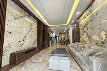 Nhà Đẹp – Giá Tốt Cần Bán Nhanh Căn Nhà 6 Tầng Có Thang Máy Ngay Trung Tâm Phường Long Biên, Hn