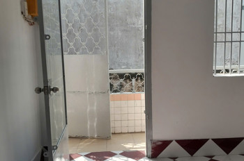 Cho Thuê Căn Hộ Lầu 2 – Quận 5, Giá Tốt