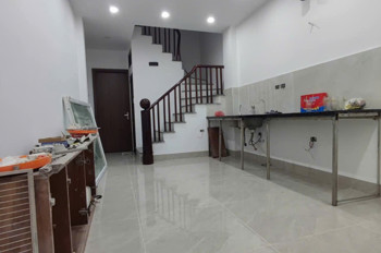 Cho Thuê Nguyên Căn Trương Định, Nhà Mới, Ô Tô Đỗ Cửa, Làm Văn Phòng 42M 3T, 15Tr 0903258273