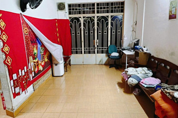 Bán Nhà Diện Tích Khủng Long Bạo Chúa Gía Hạt Rẻ Có 80 Triêu M2 Trung Tâm Q4 Đối Diện Q1