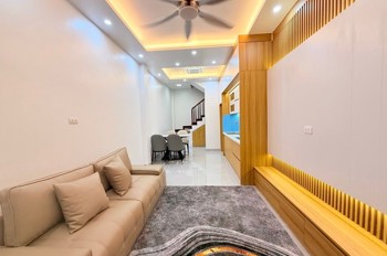 Trần Thái Tông 34M X6 Tầng 10,5 Tỷ Full Nội Thất-Ngõ Thông Rộng,Gần Phố