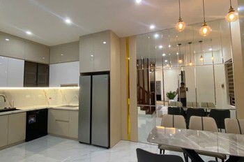 Nguyễn Văn Cừ – Lô Góc – Thang Máy – Full Nội Thất Cao Cấp