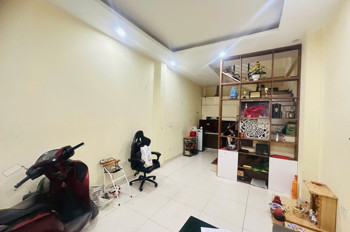 Bán Nhà Cầu Giấy - Ô Tô Vf3 Đỗ Cửa, 33M - 5 Tầng Đẹp, Full Nội Thất, Giá 8,3 Tỷ