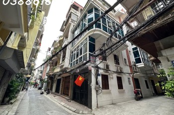 Bán Nhà Phân Lô Huỳnh Thúc Kháng - 45M2 - Lô Góc - Ô Tô - Giá 18 Tỷ