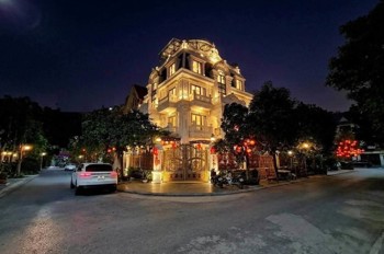 Biệt Thự Việt Hưng, Lô Góc, 4 Thoáng, Sân Vườn, Hồ Cá Koi, An Ninh Tuyệt Đối