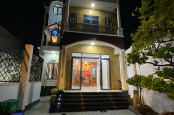 Bán Biệt Thự Sân Vườn, Tam Phú, Thủ Đức, Tp Hcm. Dt 293M2, 3 Tầng. Giá 11.9 Tỷ, Sổ Hồng, Lh: