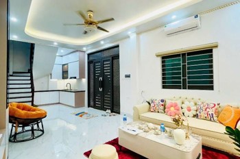 Nhà Đẹp Trung Kính Full Nội Thất Ở Ngay, Chỉ Cách 30M Ra Đường 2.5 Sau Quy Hoạch