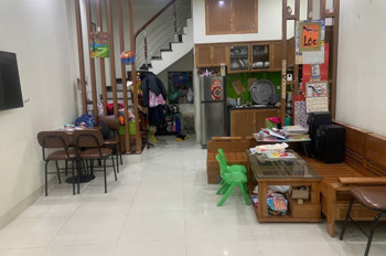 Bán Nhà 43M2 3Tầng Giá Hơn 5 Tỷ Ô Tô Đỗ Cửa Tiện Ích Bạt Ngàn