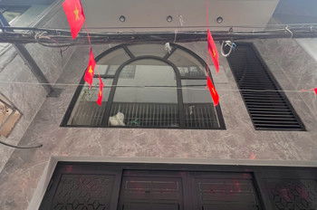 Nhà Mới Cứng – Gara Ô Tô – Thang Máy – Cạnh Cv Hoà Bình