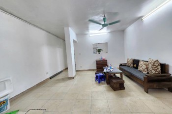 Bán Tập Thể Quỳnh Mai Tầng 1 Kinh Doanh, Oto Dừng Đỗ Thoải Mái, 80M Vuông Chỉ Nhỉnh 4 Tỷ