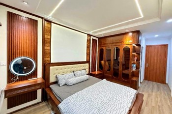 Nguyễn Khang 36M X7 Tầng Thang Máy 13,6 Tỷ Gần Phố,Vf3 Đỗ Cửa,Ngõ Thông
