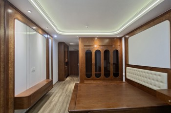 Bán Nhà Phân Lô Trần Quốc Hoàn – Cầu Giấy – Ô Tô Vào Nhà – Thang Máy Full Nội Thất Mới