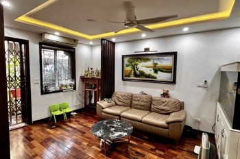 Bá.n Tập Thể Phố 8/3 Diện Tích Sử Dụng 70M 2 Ngủ