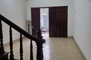 Bán Biệt Thự Mặt Hồ Trung Kính - Trần Duy Hưng - 100M2 - Mt 4.5M - 5 Tầng - Ô Tô Tránh -Giá 37.3