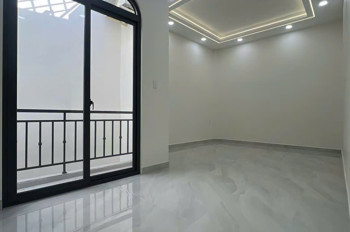 Bán Nhà Gấp Đã Giãm 500 Triu Ngang 8.8 X 8.8 Nở 9M Đúc Bê Tông Q4 Trung Tâm