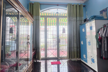 Bán Nhà Mặt Tiền Hẻm Q4 Ngang 3.5 X 13.5 Đúc 3 Tấm