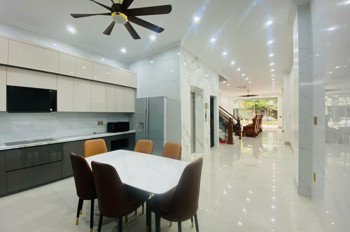 Cho Thuê Nhà Mói Đẹp Có 6 Phòng Ngủ, Thang Máy Ở Luôn