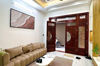 Nhà Đẹp 5 Tầng – Ô Tô Đỗ Cổng – Full Nội Thất Xịn Sò – Trung Tâm Thạch Bàn – 33M2