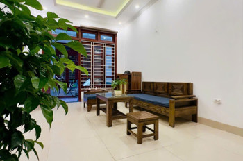 Bán Nhà Trung Tâm Thạch Bàn – 5 Tầng – Ô Tô Đỗ Cổng – 32M²