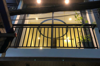 Bán Nhà 1 Trệt 2 Lầu, 30M2, 4Pn, Hẻm Xe Hơi, Dòng Tiền 18Tr/tháng Cao Đạt, P.2, Q.5