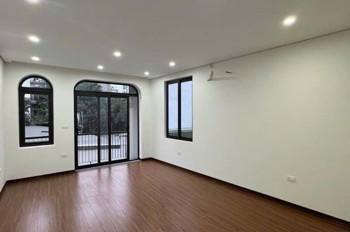 Siêu Phẩm Trung Tâm Cổ Linh – 55M² X 5 Tầng – Thang Máy – Full Nội Thất