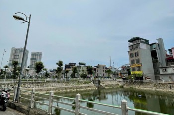Bán Nhà Mặt Hồ Bồ Đề 120- 7 Tầng Thang Máy- Gara Ô Tô- Nhô 40 Tỷ
