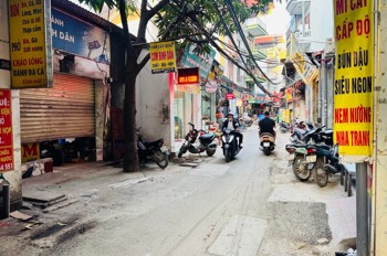 Nhà Mới Đẹp - Full Nội Thất - 2 Thoáng Trước Sau - 1 Nhà Ra Ô Tô Tránh Kinh Doanh - 4 Ngủ