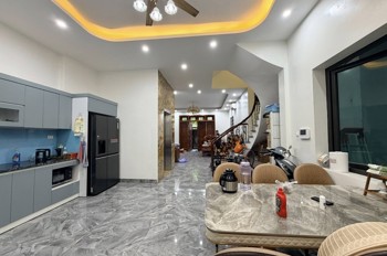 Phân Lô Nguyễn Khang - Cầu Giấy - Thang Máy - Mt 6.5M - Gần Ô Tô Tránh