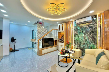 Trước Nhà Có Hoa - Sát Mặt Tiền Bạch Đằng, Bình Thạnh - 35M2 - 4 Tầng Lầu - 5.X Tỷ